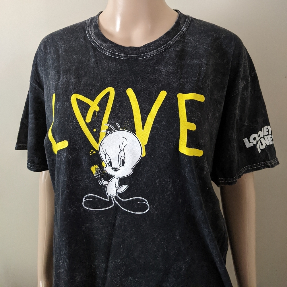 Warner Bros. Looney Tunes Tweety Tshirt, Women's Large